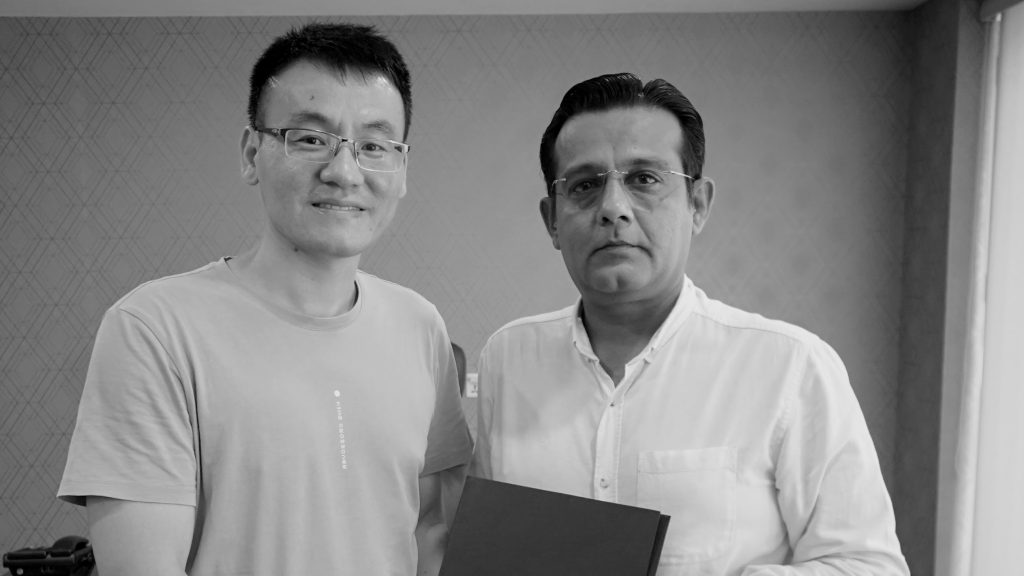 Mr. Forest Xian of Suzhou Royel Technology signs Pakistan market entry contract with Business Advisor and Sales & Marketing Consultant Sabih Toor.